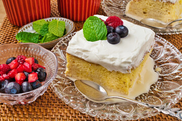 メキシコのスイーツ パステル・デ・トレス・レチェス(3種のミルクのケーキ)  Mexican sweets Pastel de Tres Leches( Mexican Tres Leches Cake,Tres Leches Cake,Three Milk Cake, 3 Milk Cake)