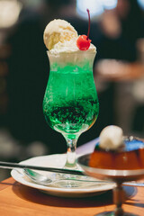 クリームソーダ　喫茶店