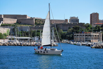 voilier dans le vieux port de Marseille, France