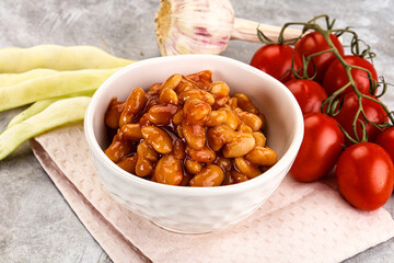 White baked bean in tomato sauce
