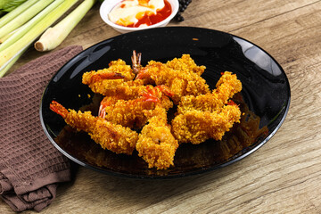 Golden deep prawn tempura wuth sauce