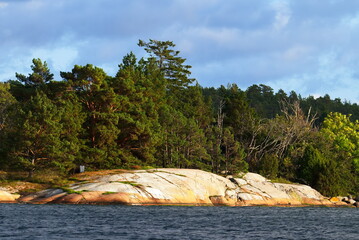 Sonnenuntergang im Herbst auf den Åland Inseln bei Gersholm
