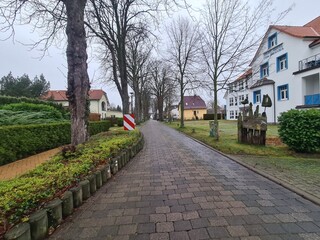ein schöner Gehweg in Nienhagen, Mecklenburg - Vorpommern, Deutschland