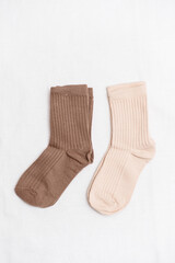 These stylish ribbed socks, available in an elegant beige and brown, are perfect for both casual and formal wear.