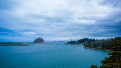 Fototapeta premium Morro rock at dawn, coastline at Morro Bay, California, USA