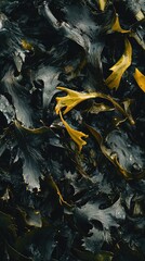 Obraz premium Dark Seaweed Abstract Texture with Golden Highlights for Design Uses