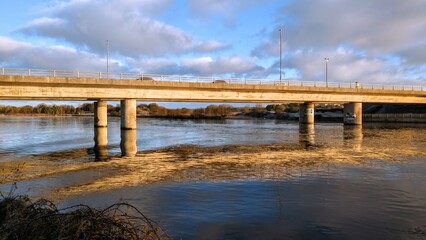 Obraz premium Beautiful scenery of Quincentennial Bridge over Corrib river at Galway city, Ireland, nature background
