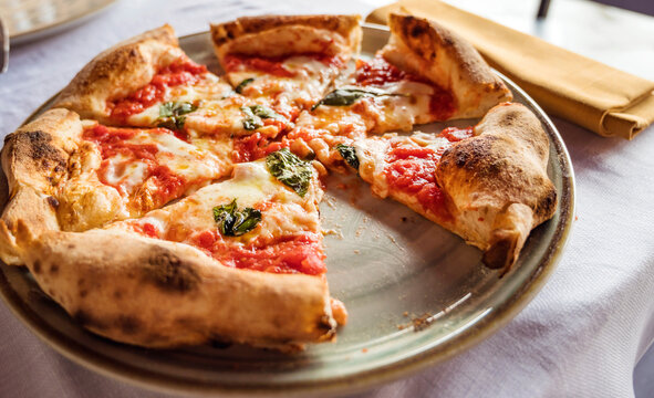 Fototapeta Italian margarita pizza in a restaurant 