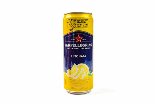 canette de San Pellegrino Limonata, en gros plan, isol&eacute;e sur un fond blanc