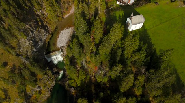Katholische Bergkapelle Maria Hilf im Valepp, Gemarkung Deutschland, Bayern Luftaufnahme. Catholic mountain chapel Maria Hilf in Valepp, Germany, Bavaria Aerial view. Valepp Wasserfall