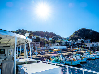 神島を出港する定期船（三重県鳥羽市神島）