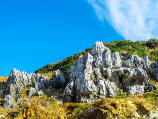 神島・ニワの浜にあるカルスト地形（三重県鳥羽市）