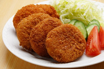 揚げたてコロッケ