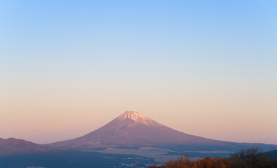 Naklejka premium 静岡県函南町滝知山から見た2025年元日早朝の富士山