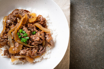 beef sliced on topped rice (GYUU-DON)