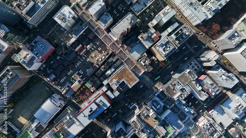 Leinwandbilder 都市、空撮、ドローン、真俯瞰、真上、ビル、道路、社会、交通、産業、ビジネス、都会、自動車、暮らし、時代、現代、防災、日本、交差点、不動産、企業、俯瞰、ハイアングル、展望、パノラマ、鳥瞰図、見下ろす、風景、景観、景色、迫力、建設、建築、高層ビル、摩天楼、観光、旅行、街、町並み、経済、行政、住宅、インフラ、地域、整備、公共、モビリティ、屋上、60p、進歩