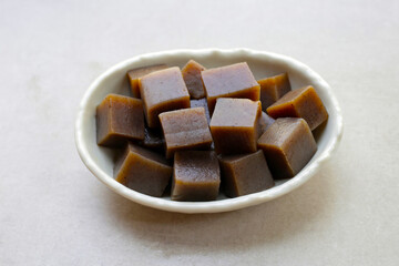 Konjac yam cake mixed with seaweed