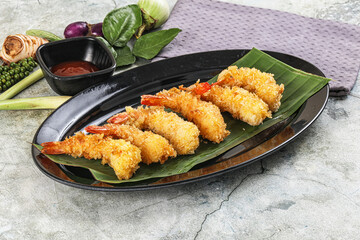 Shrimp tempura with spicy sauce