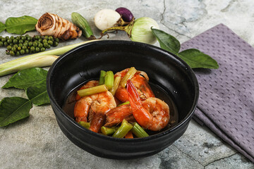 Prawn with asparagus and spices
