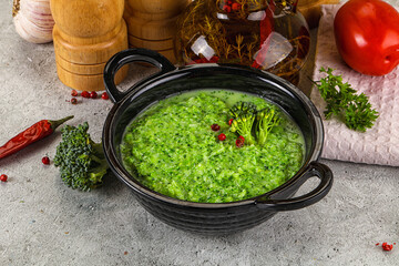 Dietari vegan broccoli cream soup