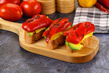 Bruschetta with avocado and grilled pepper