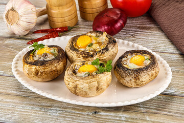 Baked champignon with quail egg