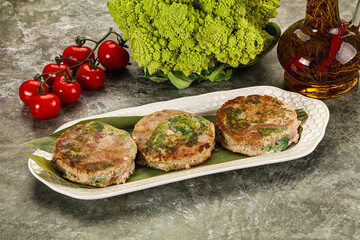 Roasted tuna medallion with broccoli