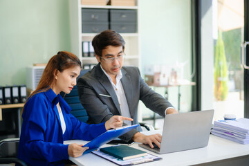 Fototapeta premium Happy businesspeople while collaborating on a new project in an office.
