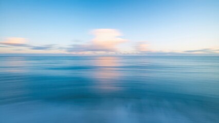 Obraz premium a close up of a body of water with a sky background