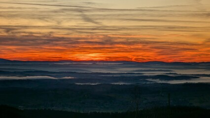 Sonnenuntergang bei Inversionswetterlage
