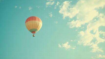 Fototapeta premium Serene Hot Air Balloon Soaring Through a Pastel Sky A Stunning Vista of Freedom and Adventure