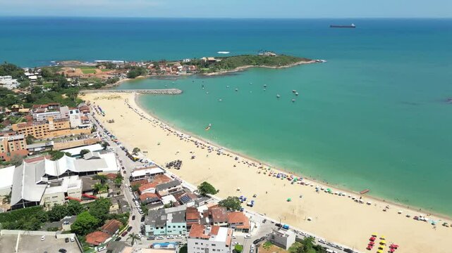 Imagem a&eacute;rea da praia de Meaipe pr&oacute;ximo as praias de Peracanga, Guaibura e Bacutia no bairro tamb&eacute;m conhecido como Enseada Azul, na cidade tur&iacute;stica de Guarapari no Esp&iacute;rito Santo, Brasil.