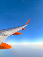 The world seen from an airplane window.Wing of an airplane in flight,seen from the porthole.View from the window of an airplane wing,with panorama.Image seen from the porthole of an airliner.Leaving.