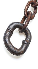 Obraz premium Old rusty chain isolated on white background