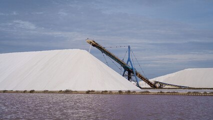 Saline lake harvesting, salt mountain