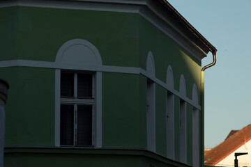 Facade of a residential building with windows, showcasing modern urban design. The architecture reflects functionality and aesthetics, blending seamlessly into the urban landscape.
