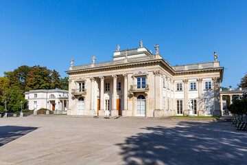 Obraz premium Lazienki Palace on island inside Łazienki Park in Warsaw, Poland