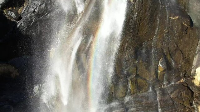 Acqua di cascata