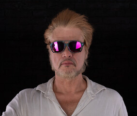Obraz premium the wind blows the old man hair
