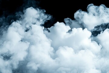 Obraz premium The sky is filled with clouds, and the air is thick with smoke