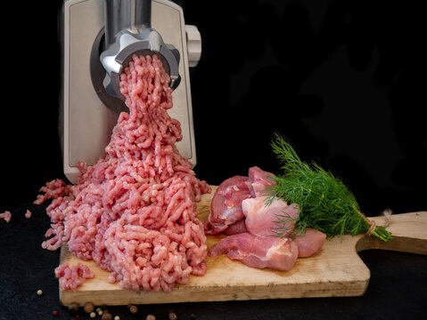 Preparation of fresh minced meat in a meat grinder at home. For cutlets and other dishes.