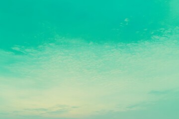 Obraz premium The blue sky serves as a perfect backdrop for the delicate, soft white clouds