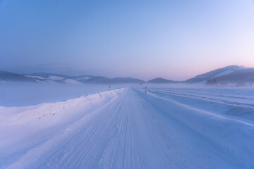 北海道の朝の道