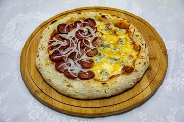 Traditional banoffee cake with banana and caramel sauce filling sprinkled with grated dark chocolate and coffee . English traditional pie