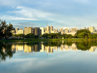Obraz premium Ibirapuera Park in São Paulo, SP. Residential buildings around. Lake in Ibirapuera Park.
