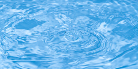 美しい水滴のアクション