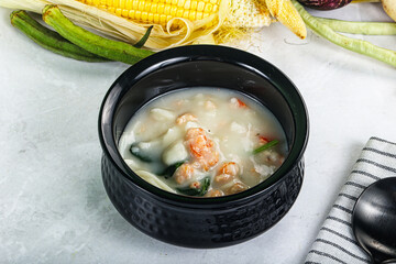 Soup with prawn and noodle
