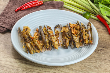 Steamed razor mollusk with lemongrass