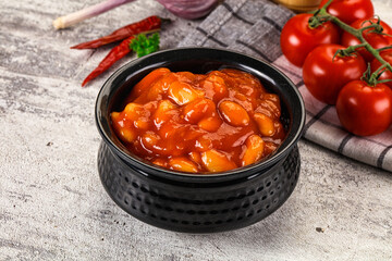 Baked kidney with tomato sauce