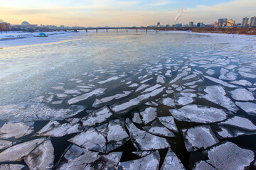 눈과 얼음으로 가득한 한강과 서강대교 © jeong